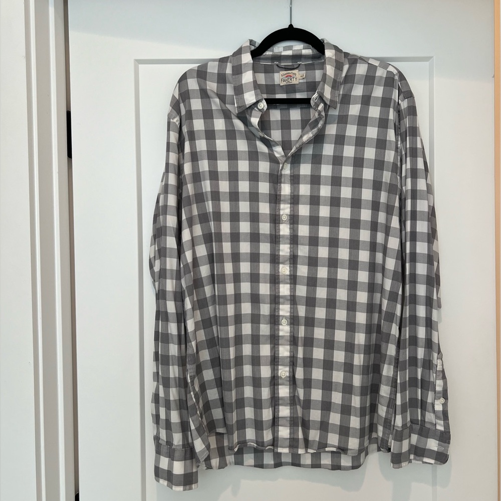 Faherty Men’s Gray Checkered Button Down - Like New (XL)